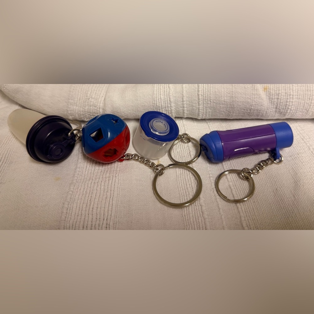 Tupperware Keychains (4) vintage - Picture 5 of 5